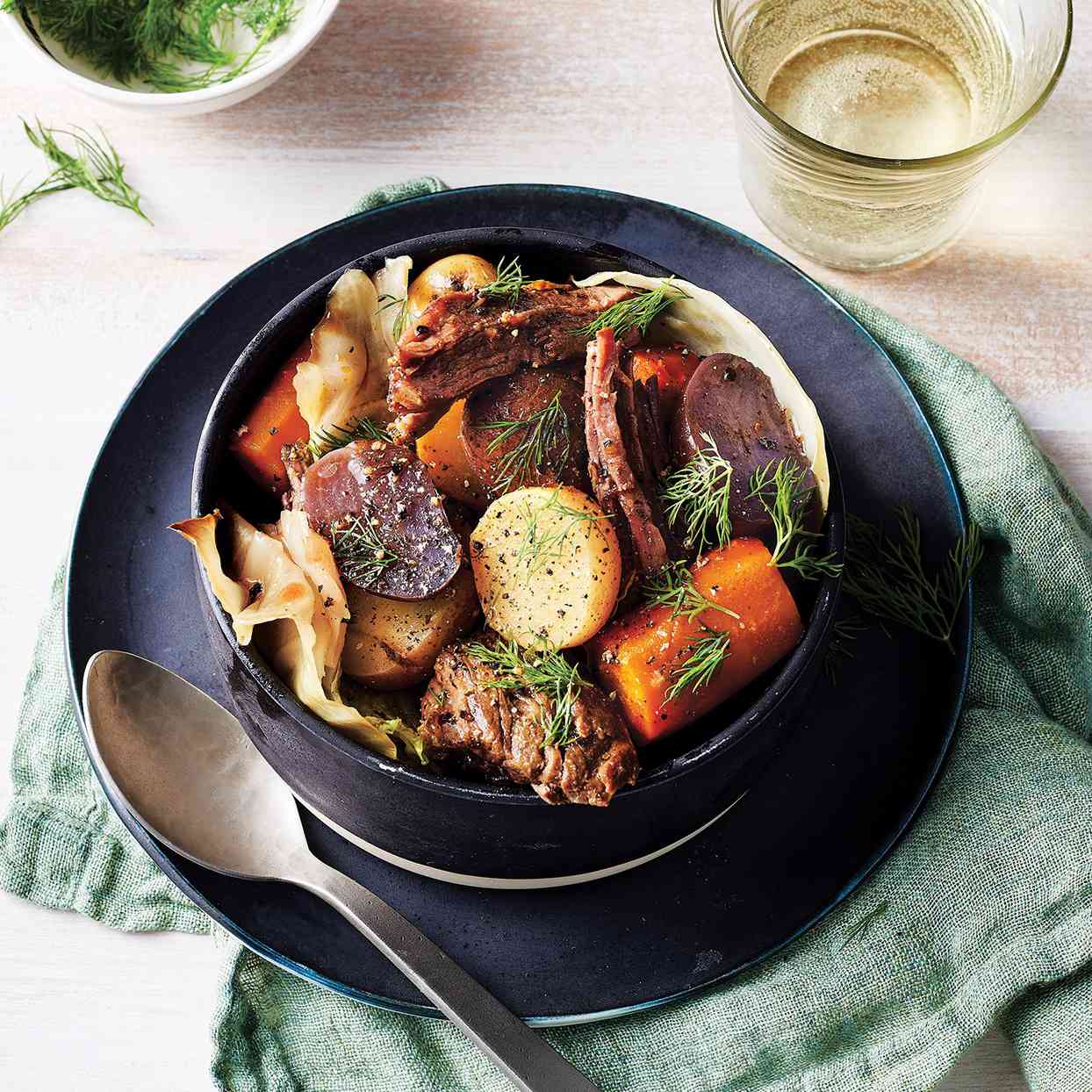 Welcome to a gastronomic journey where the ease of venison roast slow cook recipe  is combined! Rich in taste and high in lean protein, venison roast slow cook recipe is a delicious substitute for a classic beef roast.